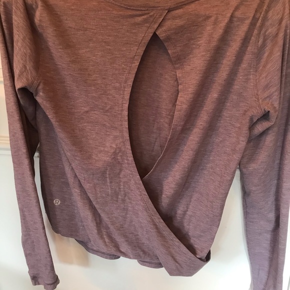 Lululemon Wild Twist Sleeve T-shirt - Picture 4 of 5